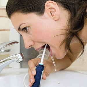 IsTraditionalFlossingtooDifficultConsiderWaterFlossing