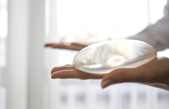 https://commons.wikimedia.org/wiki/File:Breast_implants_in_hand_01.jpg